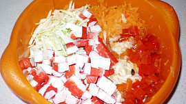 Jablkovo "krabový" coleslaw