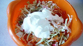 Jablkovo "krabový" coleslaw