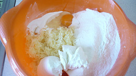 Jahodové knedlíky z bramborovo-tvarohového těsta 2