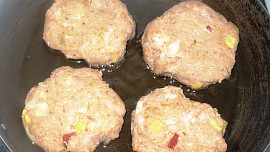 Kuřecí placičky s kukuřicí