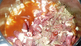 Kuřecí srdíčka se zeleninou