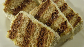 Levný be-be moučník