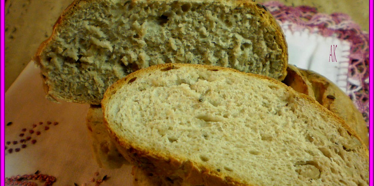 Obyčejný hrnkový chleba (na řezu)