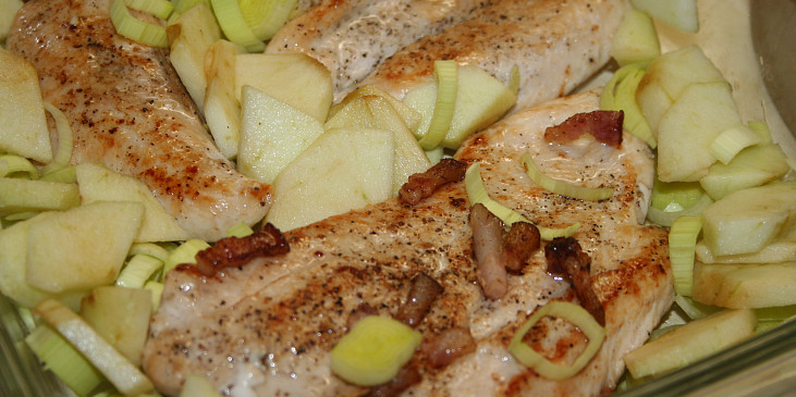 Pečené kuřecí se smetanou a jablky