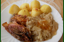 můžeme podávat také s kyselým zelím