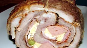 Roláda z vepřového boku na jarní cibulce, Po upečení a rozkrojení