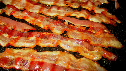 Salát Champignon-Bacon-Pecorino,  ... a slanina už pláče