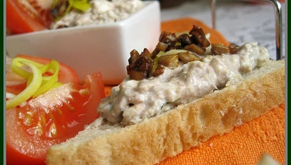 Sardinková pomazánka s Cottage a žampionovými škvarečky