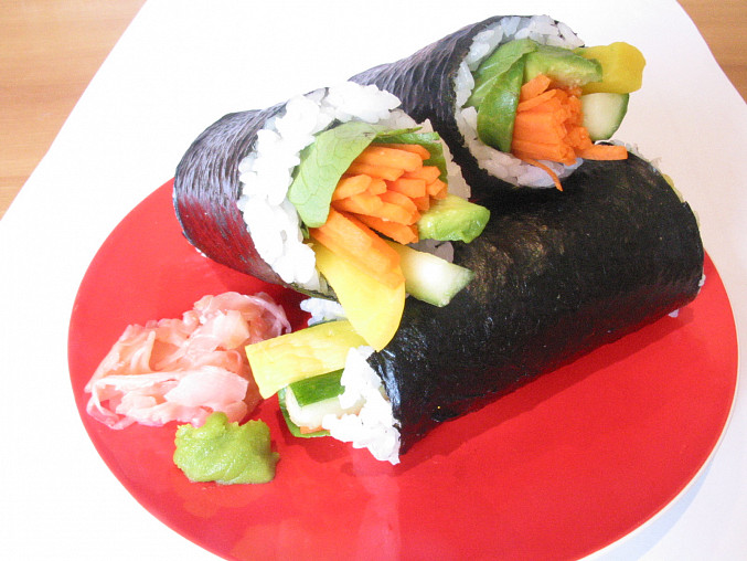 Sushi pro vegetariány a ne-konzumenty syrového masa, zeleninove sushi