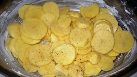 Sýrové zapékané brambory