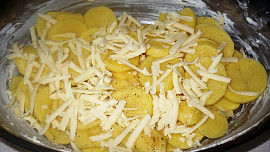 Sýrové zapékané brambory