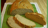 Úplně obyčejný chléb (na řezu)