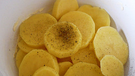 Zapečená mrkev s bramborem