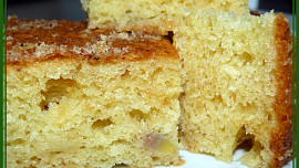 Banánová buchta s ořechovým posypem