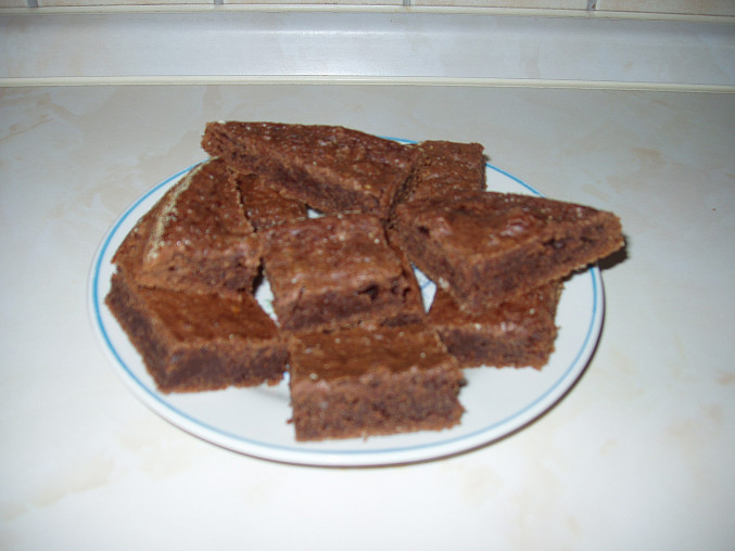Brownies I., pečerno z poloviční dávky v dortové formě