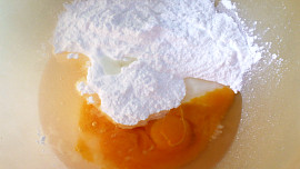 Celozrnná bábovka s ořechy