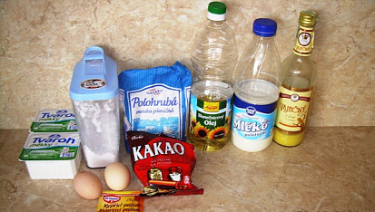 Černá buchta s vaječným koňakem, ingredience