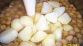 Cizrnová krémová polévka, K uvarene lustenine pridame uvarene brambory a rozmixujeme