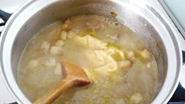 Dušené ledvinky s hořčičnou omáčkou