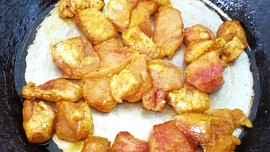 Kuřecí kousky na zelenině