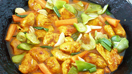 Kuřecí kousky na zelenině