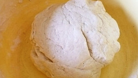 Kynuté těsto na pizzu