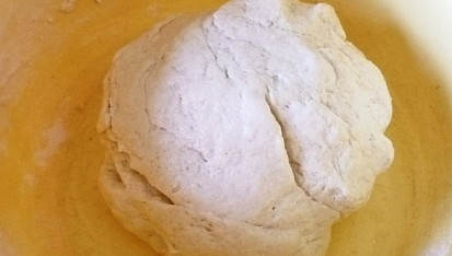 Kynuté těsto na pizzu