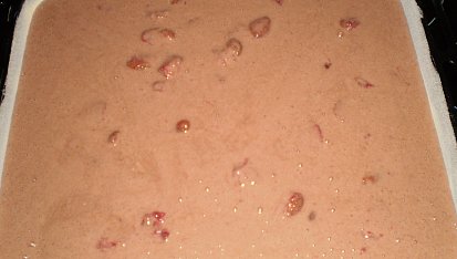 Moc dobré řezy - orgasmus, těsto na plechu - vše zamíchné - kompot jahody
