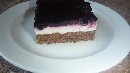 Odlehčený jogurtovo-jahodový řez