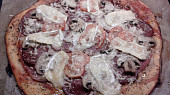 Pizza jako z pizzerie (naše pizza - byla úžasná - super těstíčko)
