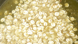 Polévka s droždím a se špenátem