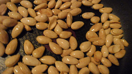 Pražené mandle