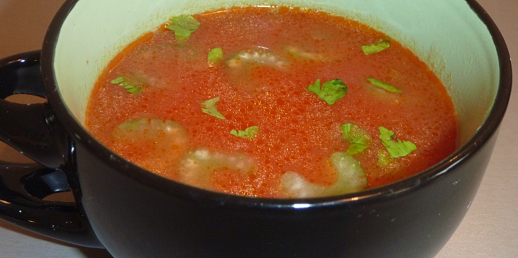 Rajská polévka s řapíkatým celerem a kukuřicí