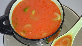 Rajská polévka s řapíkatým celerem a kukuřicí