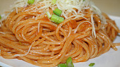 Špagety v rajčatové omáčce