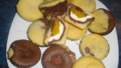Trojbarevné muffiny