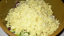 Tuňákový salát s fazolemi