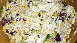 Tuňákový salát s fazolemi