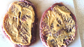 Vepřové závitky se zelím a kečupem