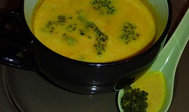 Voňavá mrkvová polévka s brokolicí