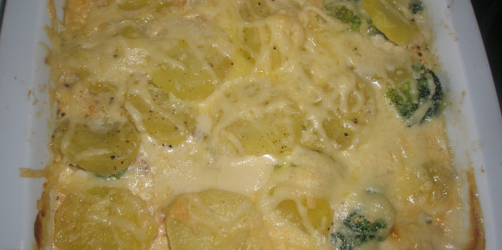 Zapečené brambory s brokolicí,smetanou a sýrem