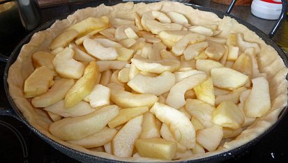 "Apple pie" aneb jablkový koláč, na cesto dáme jablká