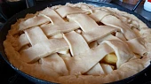 "Apple pie" aneb jablkový koláč, na jablká spravíme mriežku