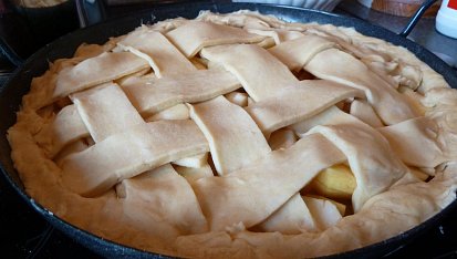 "Apple pie" aneb jablkový koláč, na jablká spravíme mriežku