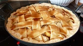 "Apple pie" aneb jablkový koláč, navrch vylejeme polevu
