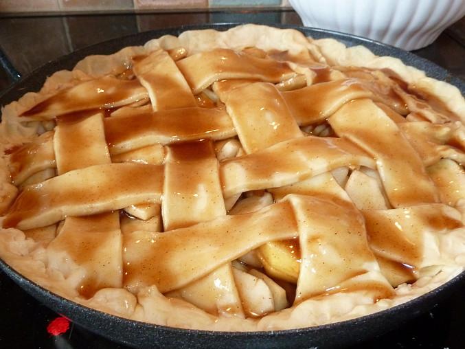 "Apple pie" aneb jablkový koláč, navrch vylejeme polevu