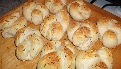 Babiččiny "startovací" žemličky (jinak housky), moje prvotina