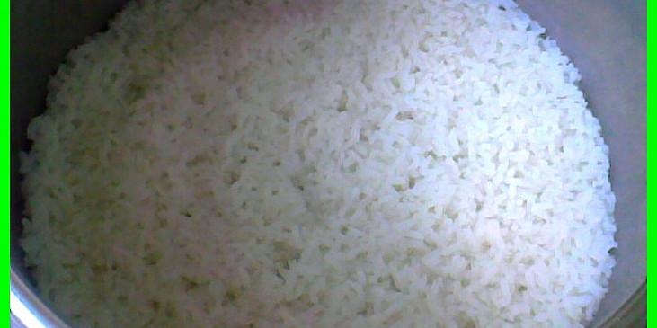 Dušená rýže v papiňáku (jen na ukázku po otevření papiňáku-rýže neplave…)