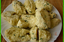 příloha k hl.jídlu,vykrajované polévkovou lžící:-)
