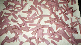 Chřestový koláč se salámem